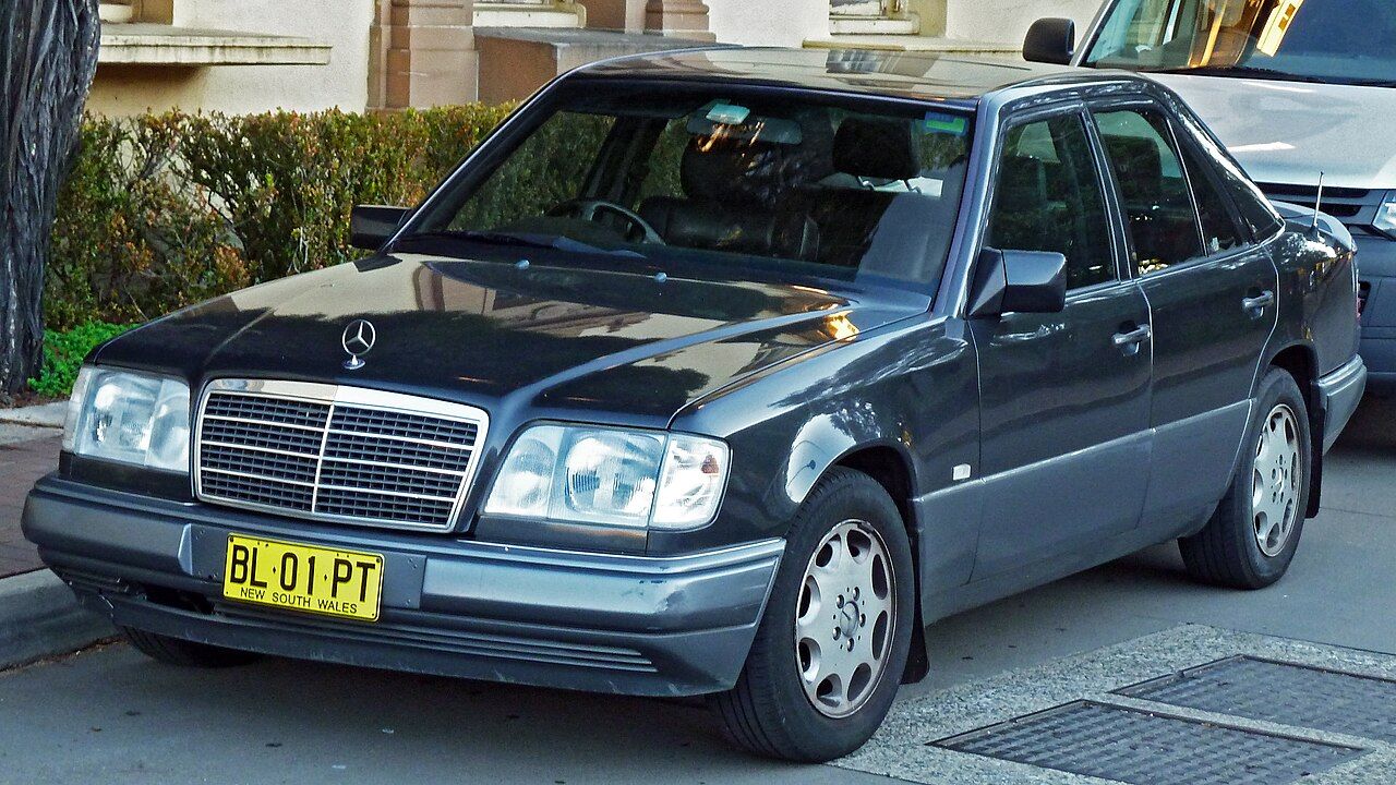 1994 Mercedes-Benz E 220 (W124) sedan