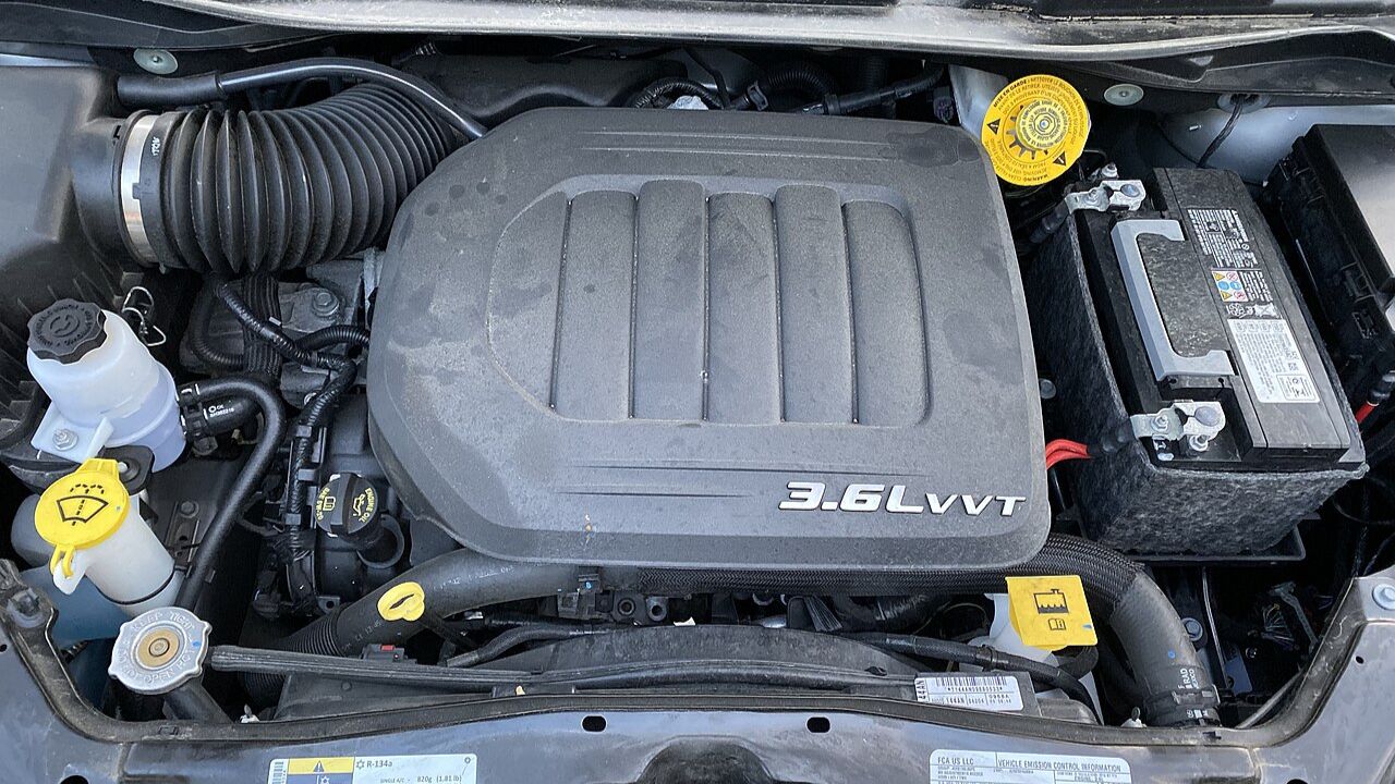 standard 3.6 L V6 24-valve VVT