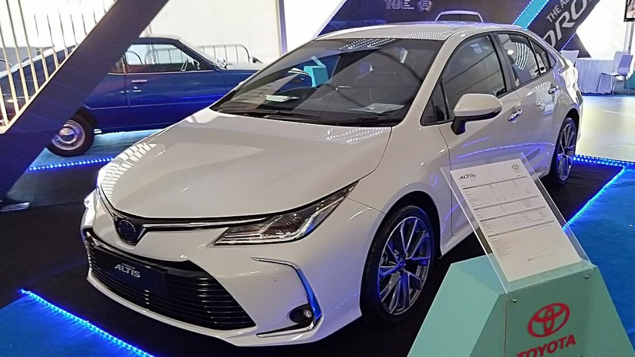2020-21 Toyota Corolla (Corolla Altis) 1.8