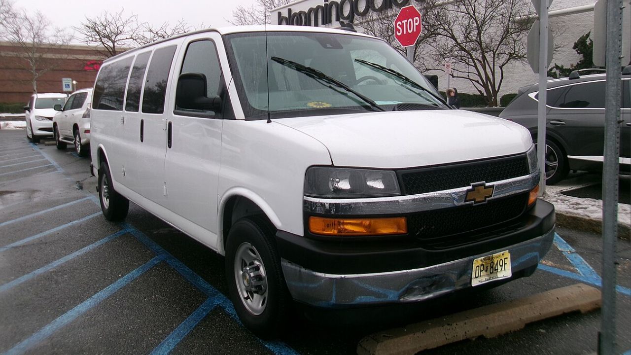2024 Chevrolet Express LT 3500
