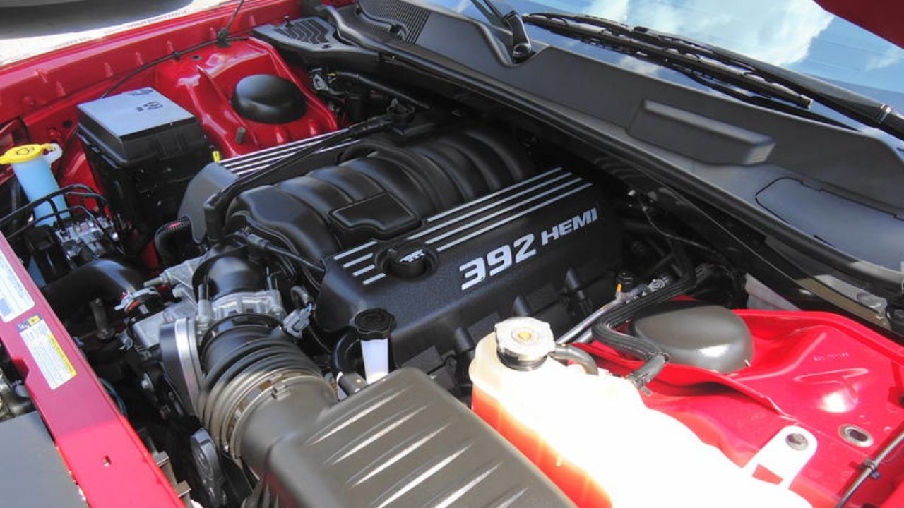 Dodge Challenger SRT-8 (2011) - 6.4L 392 Hemi V8 Engine