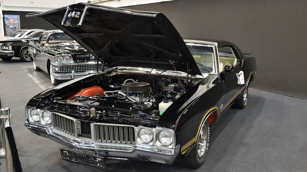 The hidden story behind the Oldsmobile 442 W-30 engine package