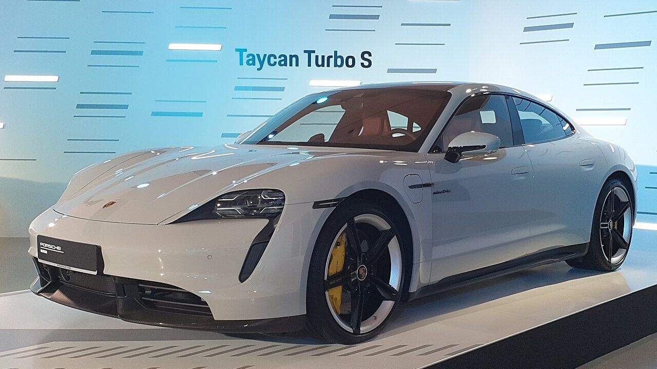 Porsche Taycan Turbo S Chalk 2021