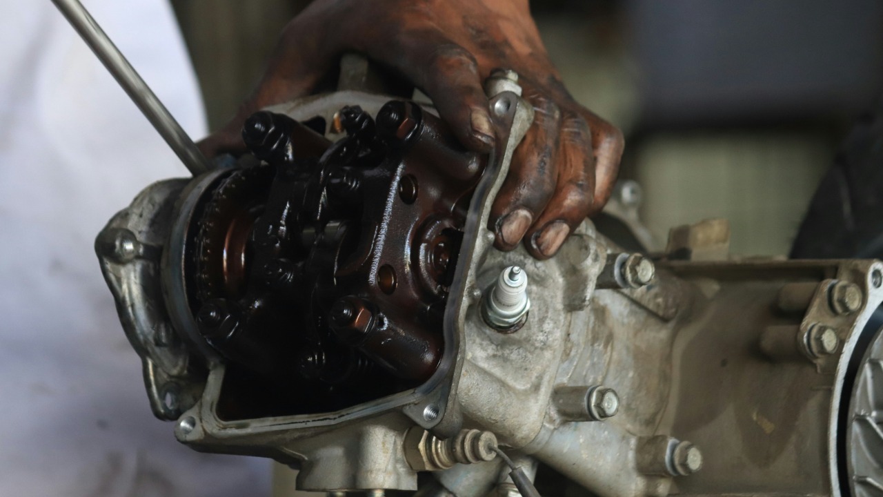 Mechanics say delayed differential service is hurting modern trucks