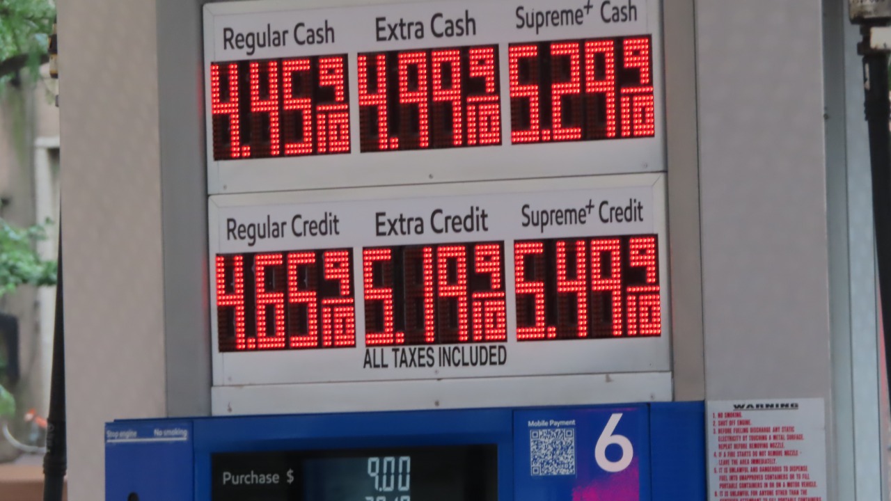 U.S. gas prices hit 4-year high, with regular fuel averaging $4.56