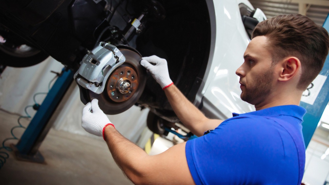 Mom Trusted the Shop to Replace Her Daughter’s Brakes — The Pedal Went to the Floor at the First Light