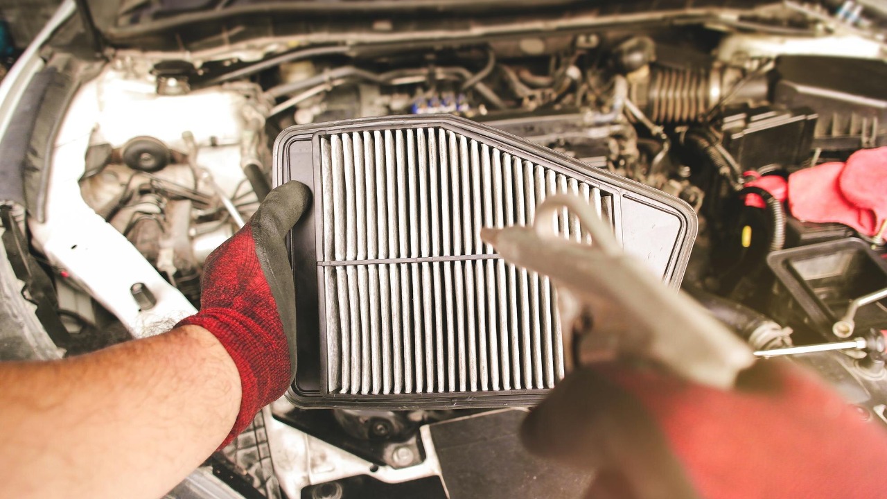 Mechanic Opened the Air Filter Housing — Found Something That Had Been There for Months