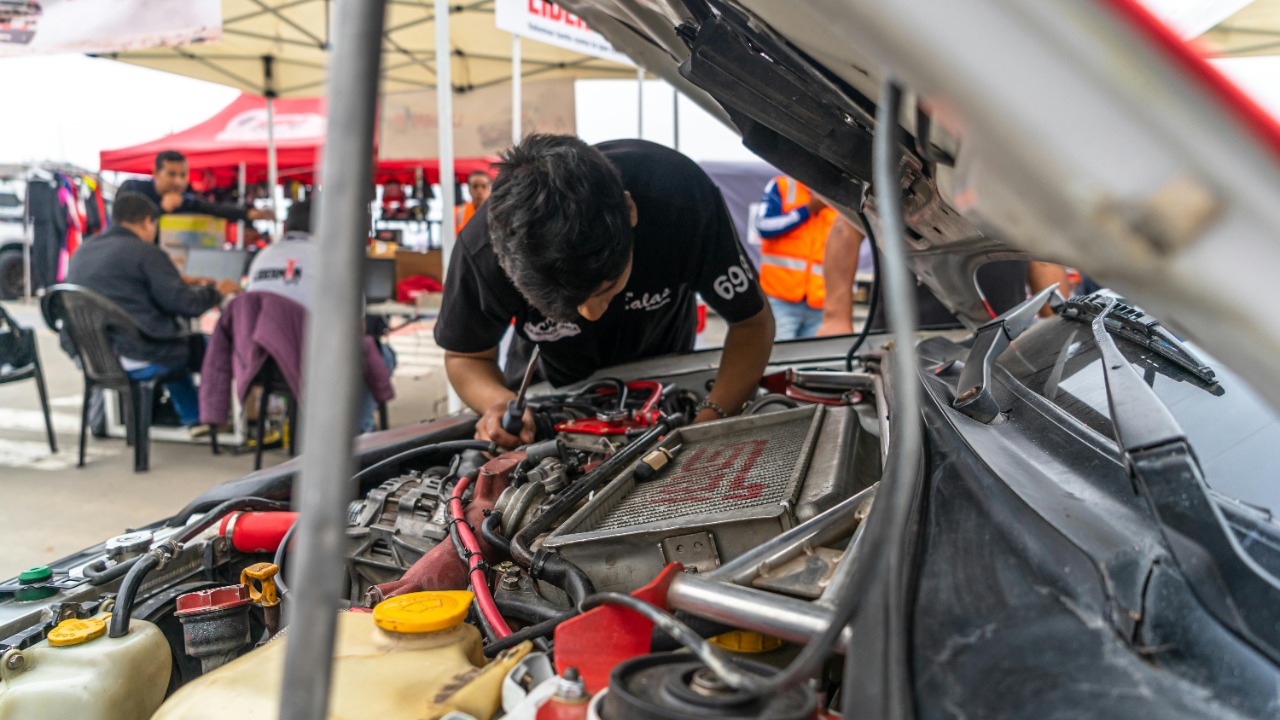 Buyer Thought He Got a Deal on a Used SUV — The Check Engine Light Told the Real Story