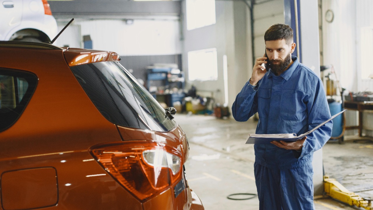 Woman Says Her Mechanic Called Her Back Two Hours Later and Said, “You Need to See This Before I Touch Anything”