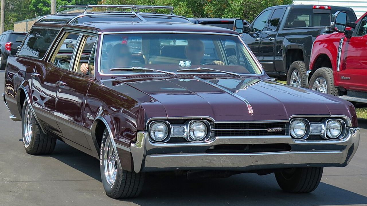 Many 1967 Oldsmobile Vista Cruiser restorations involve more glass work than expected