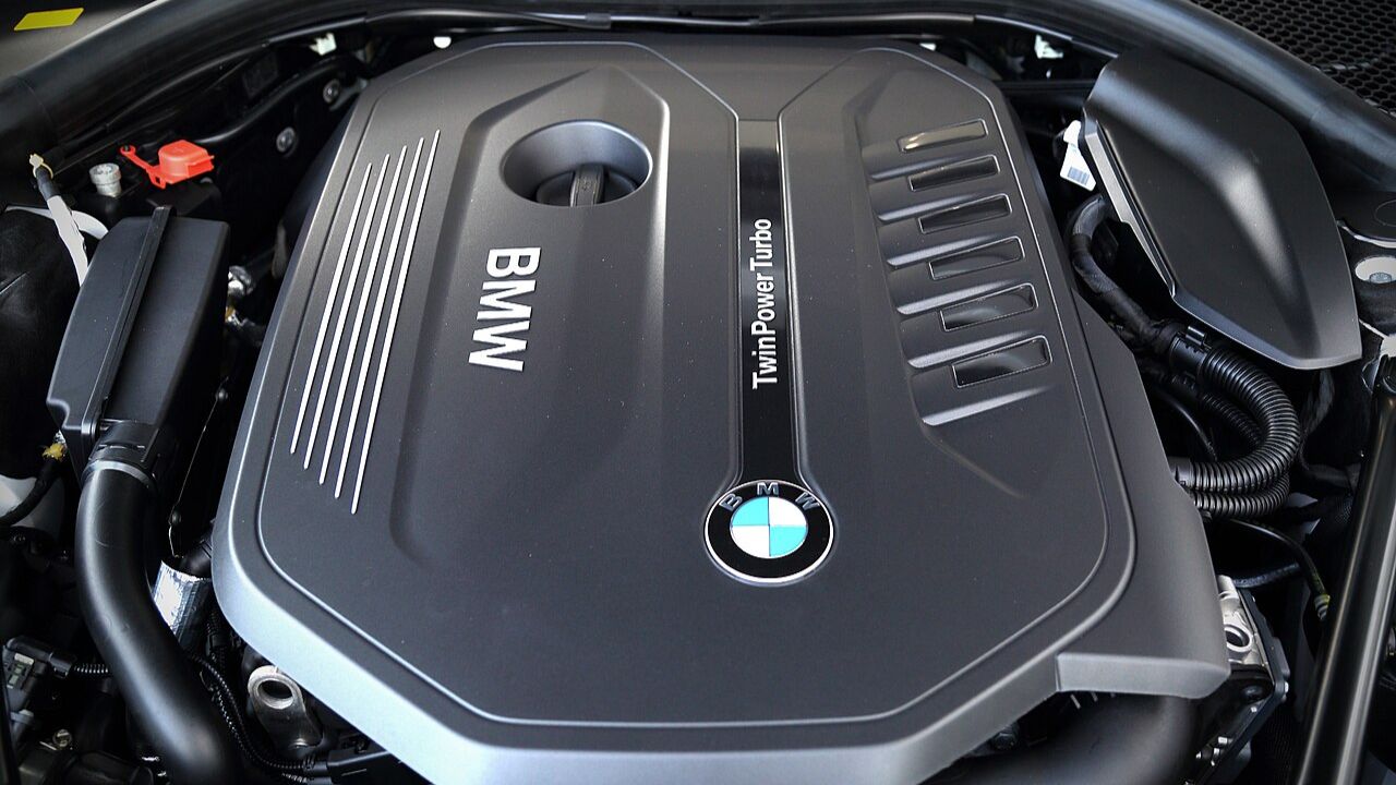 BMW 740i L6 engine
