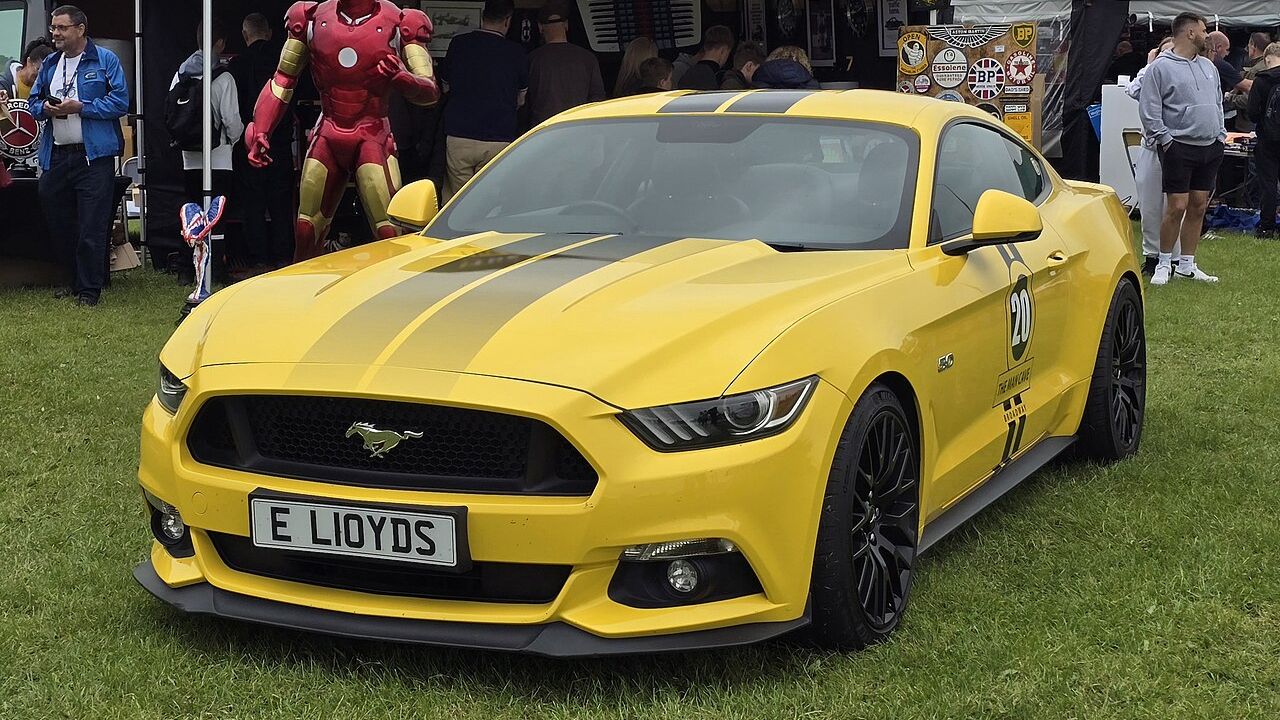 10 cars that made drivers fall in love with v8 power