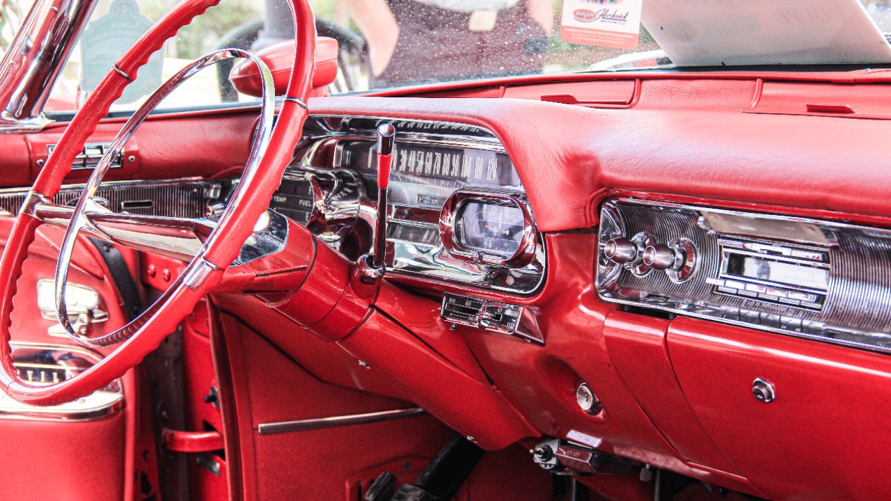 The unusual reason classic dashboards looked like airplane cockpits