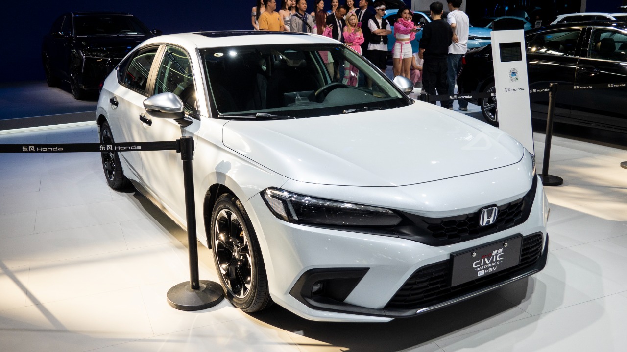 10 vehicles that stayed simple while competitors got complicated