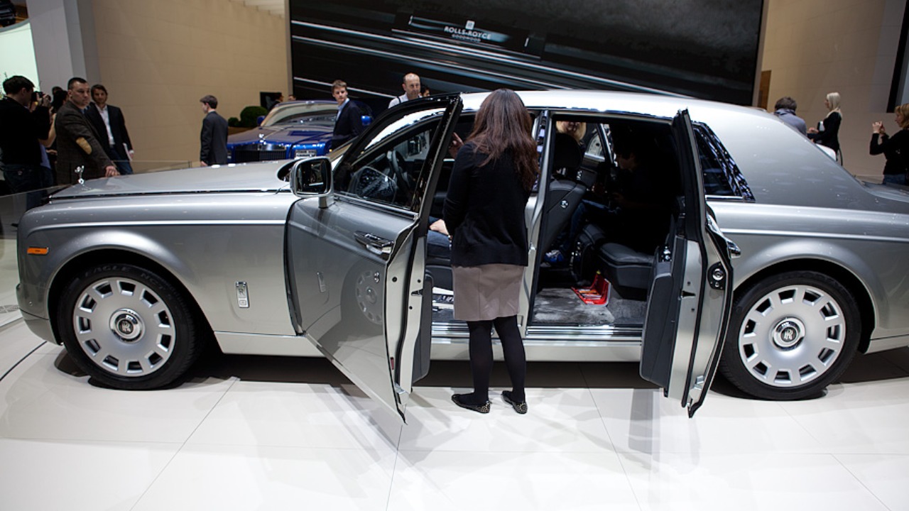 The unusual reason some cars had reverse-opening doors