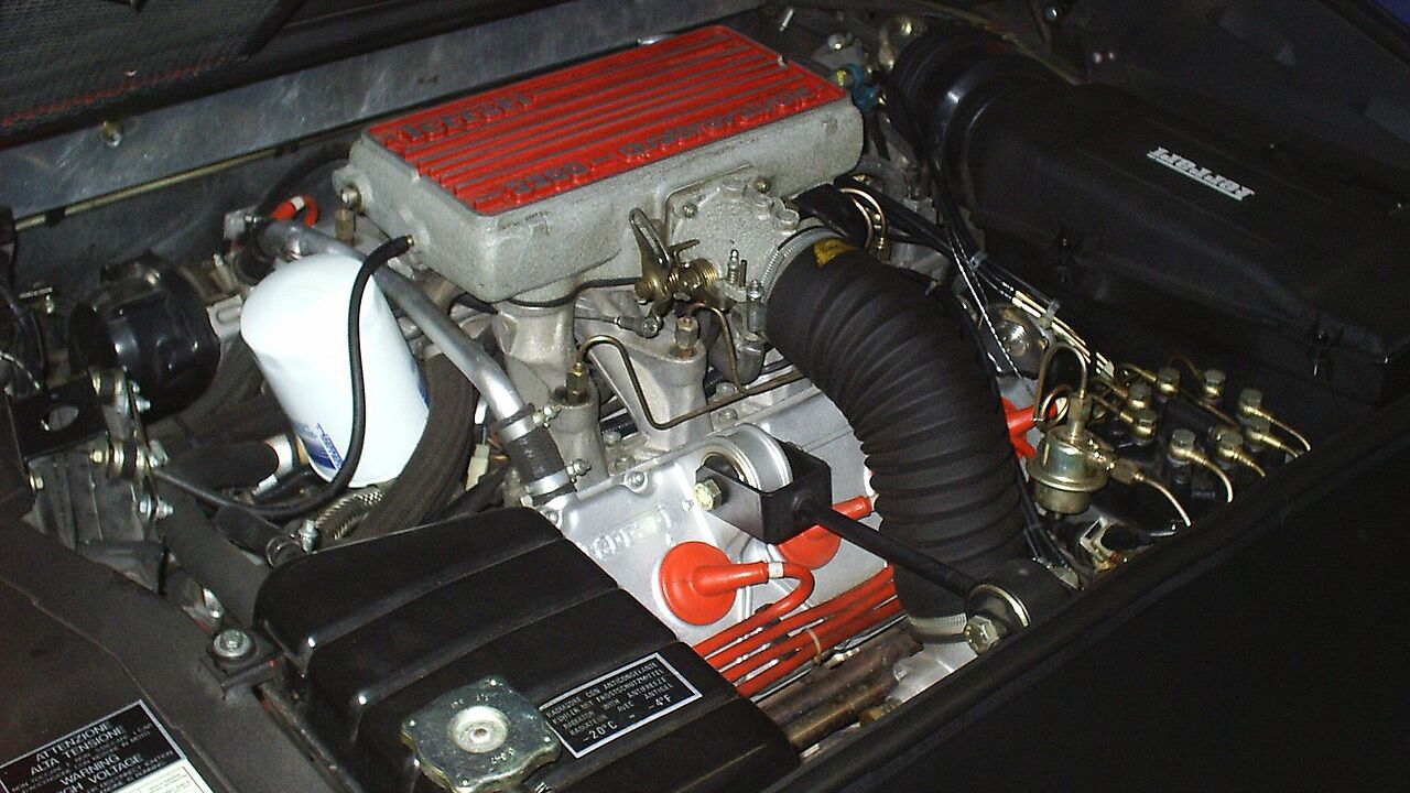 Ferrari 328 - V8 engine