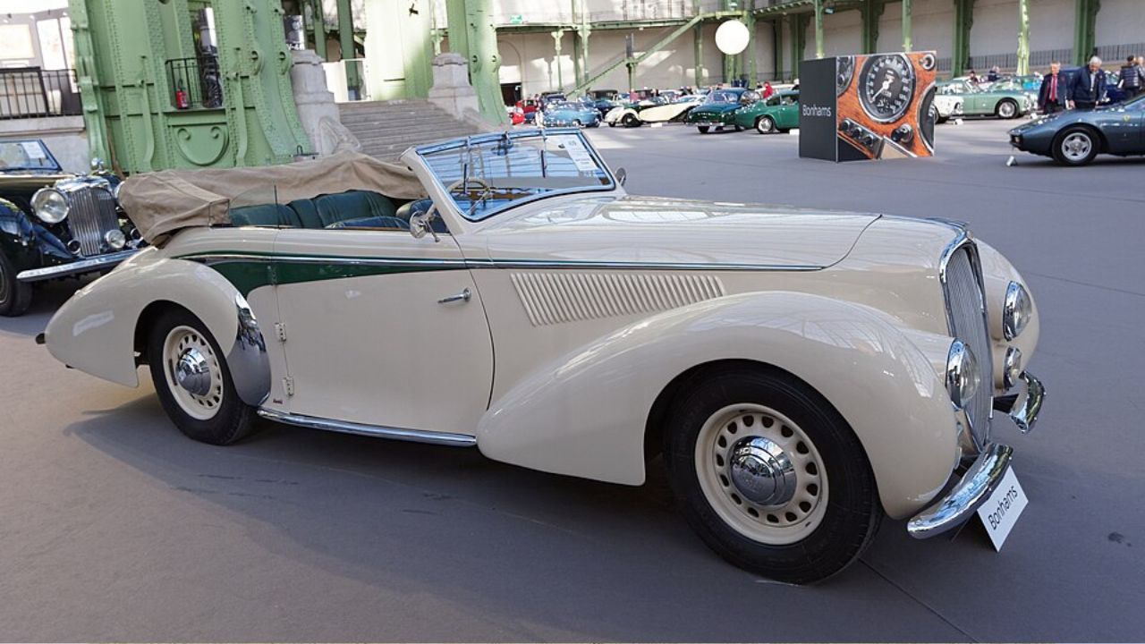 10 prewar automobiles from the 1930s that still feel elegant today
