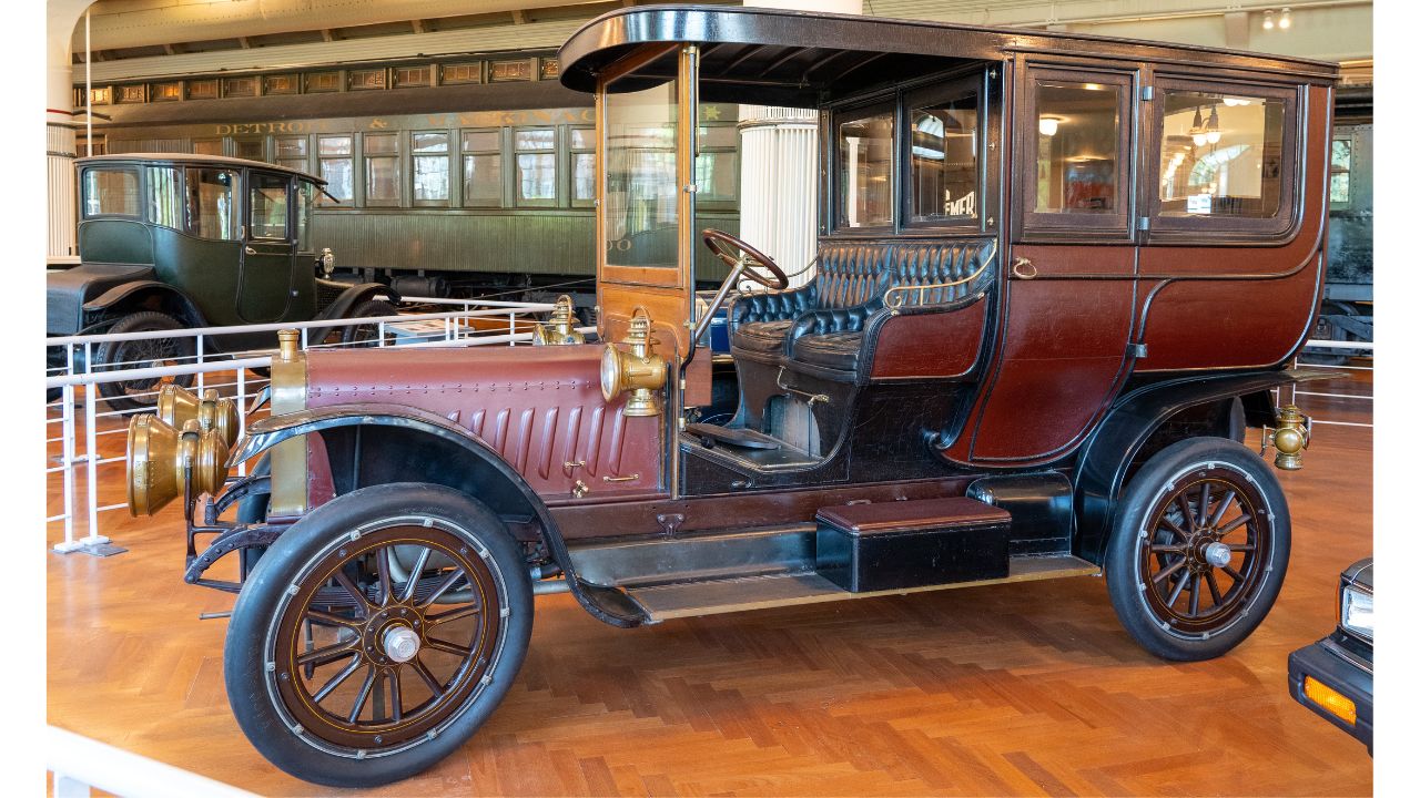 7 automobiles from the Brass Era that arrived before roads were ready