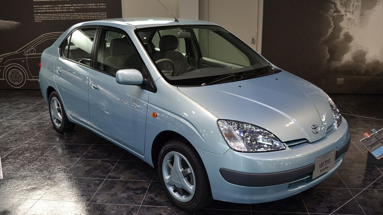 Toyota HK-NHW10 Prius