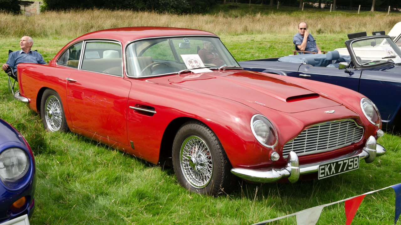 10 vintage cars that continue to surprise collectors