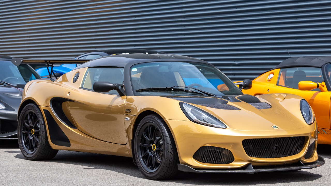 9 sports cars that proved balance beats brute force