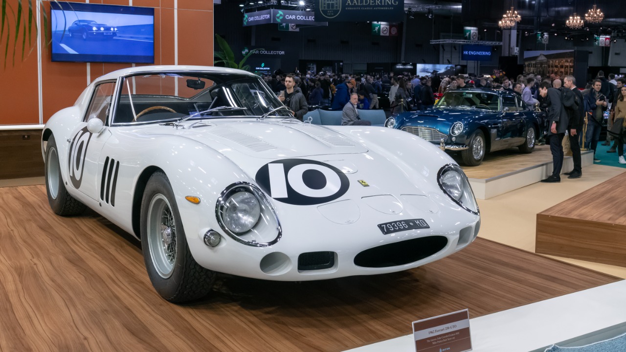 10 vintage automobiles enthusiasts still dream about owning