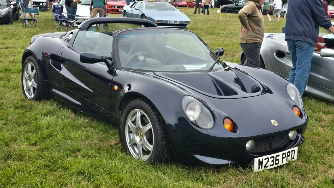 10 sports cars from the analog performance era that made driving feel mechanical