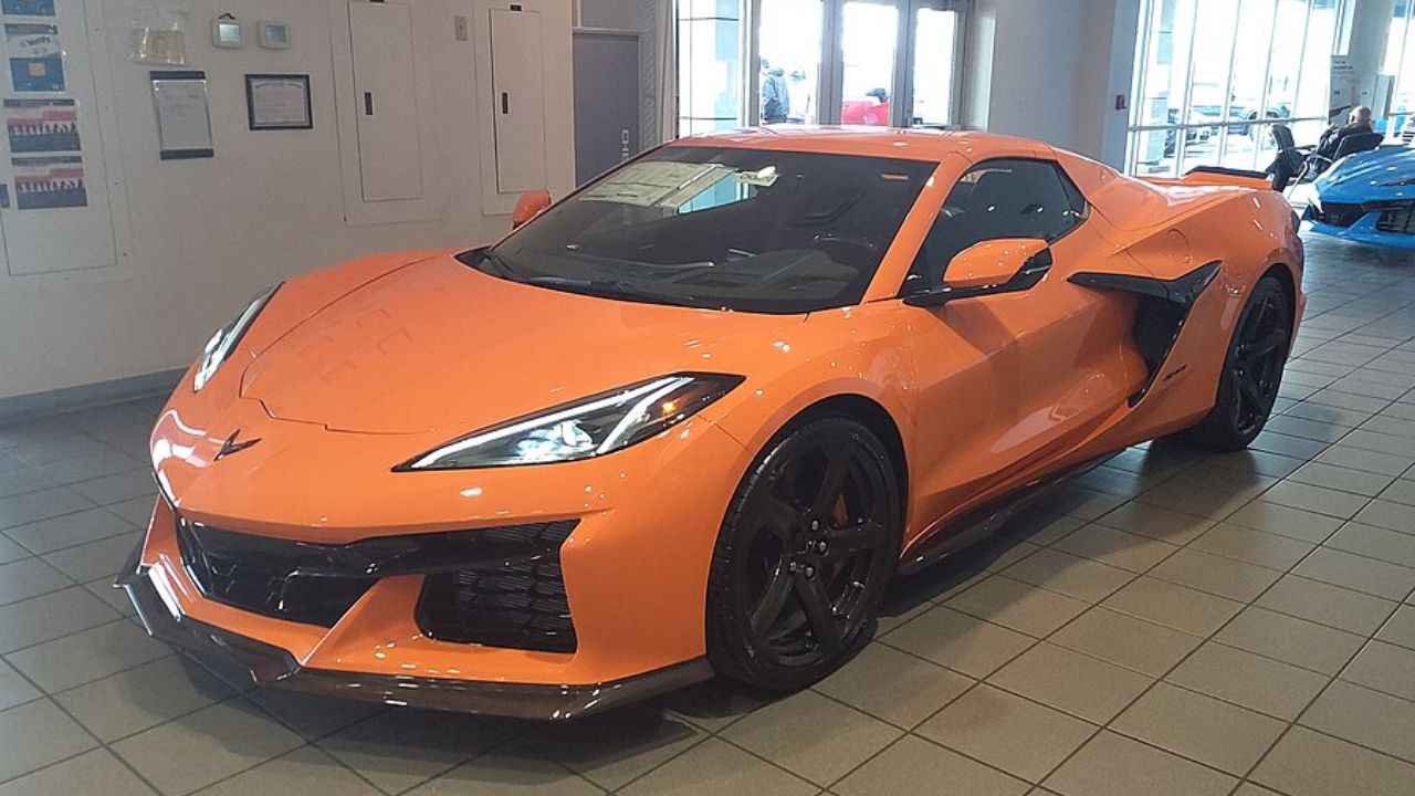 23 Chevrolet Corvette Convertible Z06