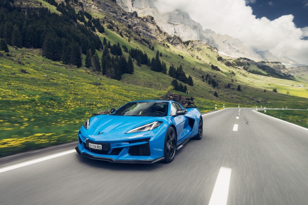 The E-Ray Just Ruined the Corvette ZR1’s Big Moment in a Shocking Drag Strip Showdown