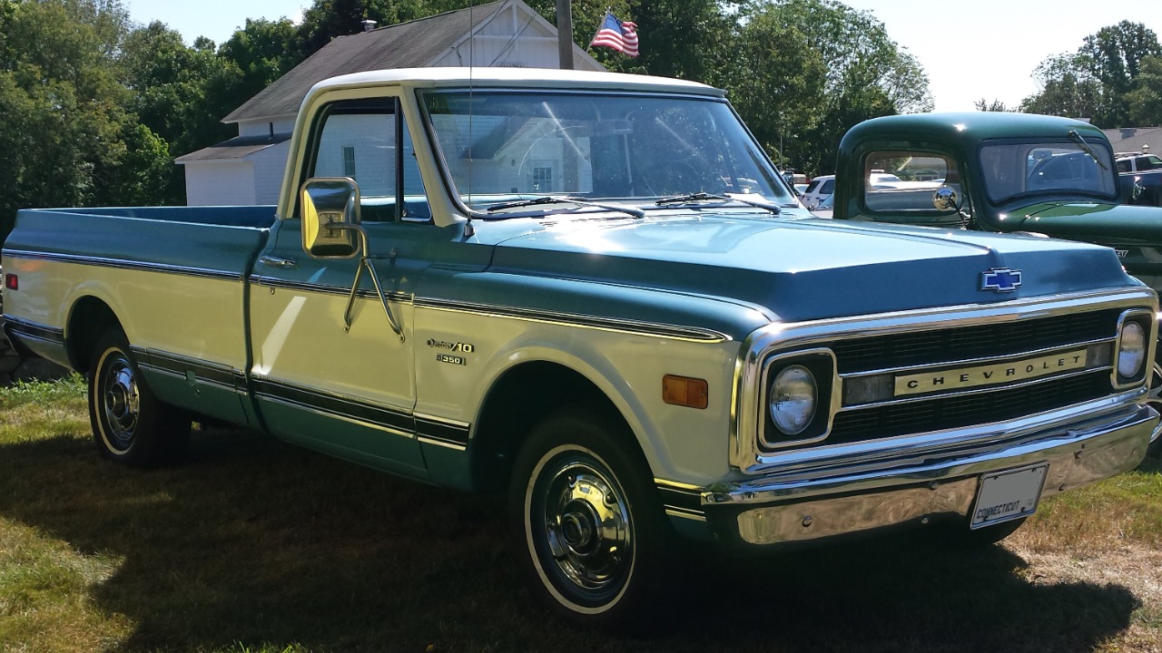 10 classic trucks collectors are quietly buying