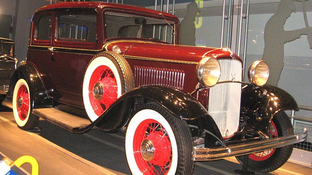 1932-Ford-V8