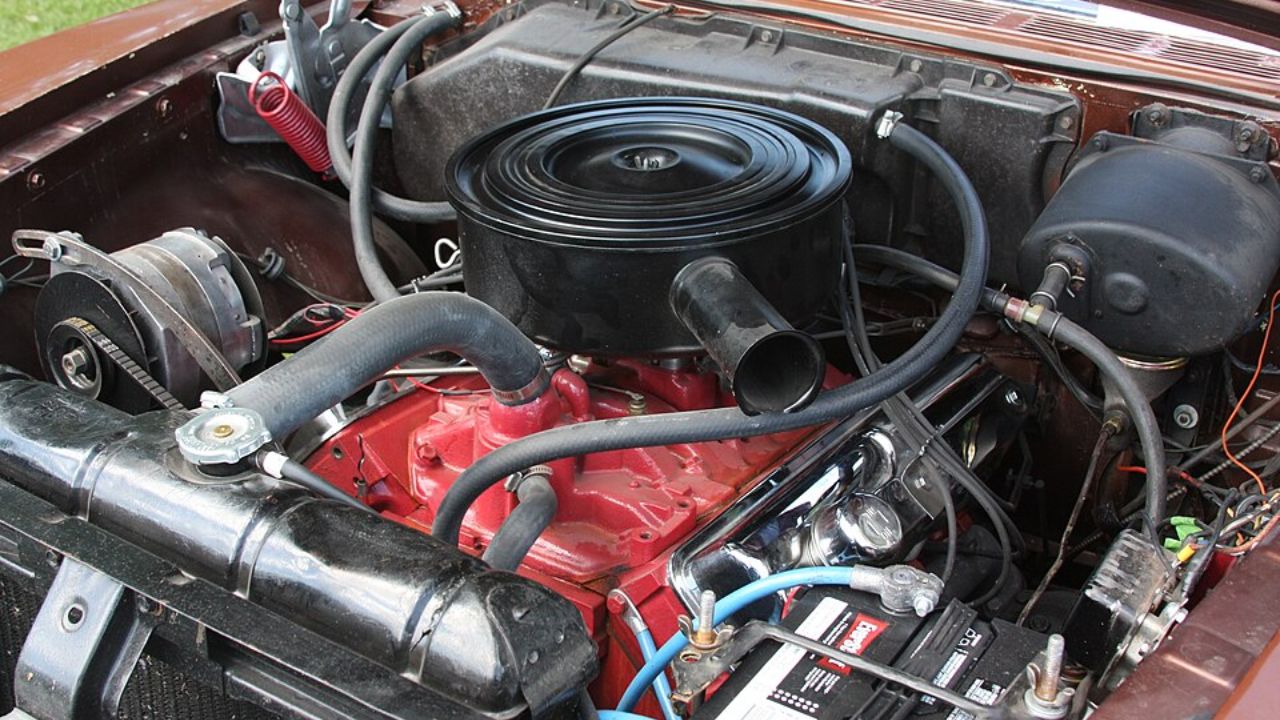 318 V8 engine