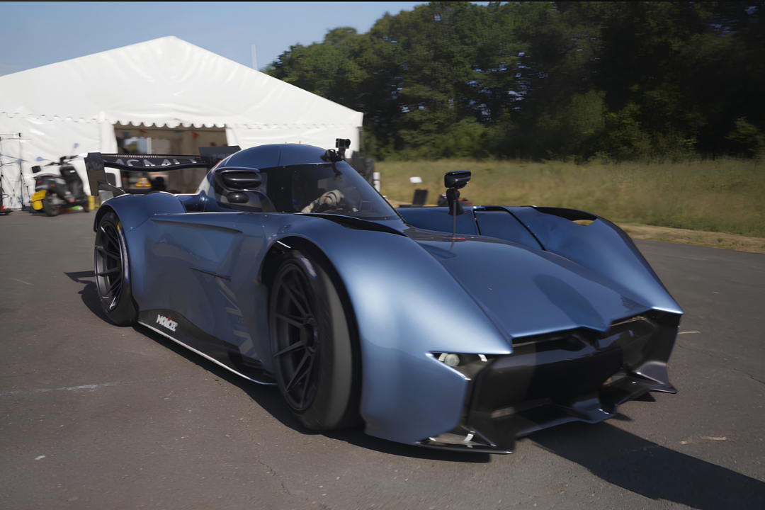 The McMurtry Spéirling can drive upside down, and the physics behind it actually makes sense