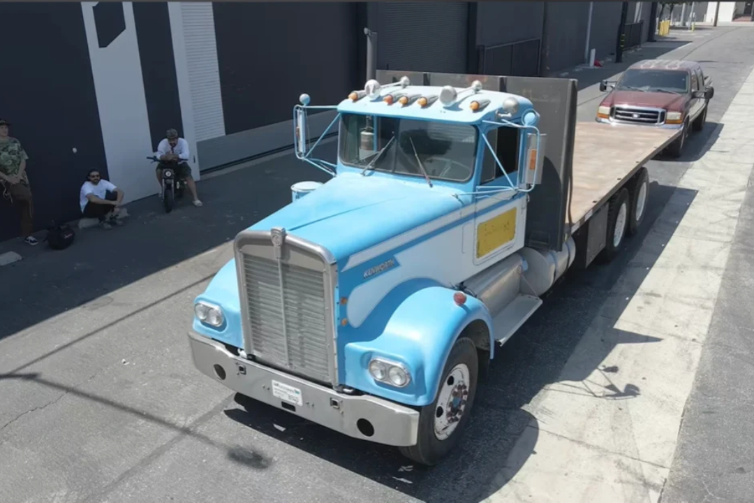 1969 Kenworth big rig gets its most serious clean in decades thanks to a $50,000 dry ice cannon