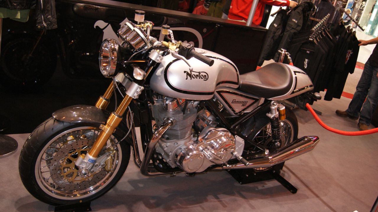 Norton Commando 961