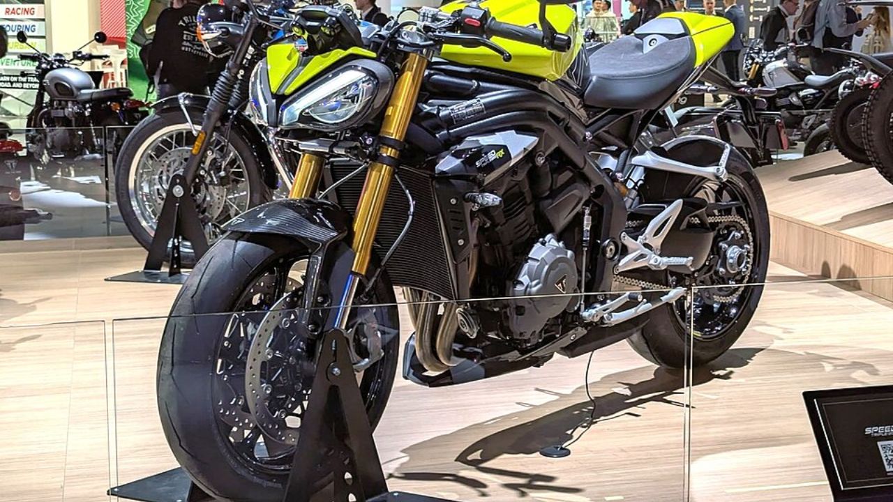 Triumph Speed Triple 1200 RX.