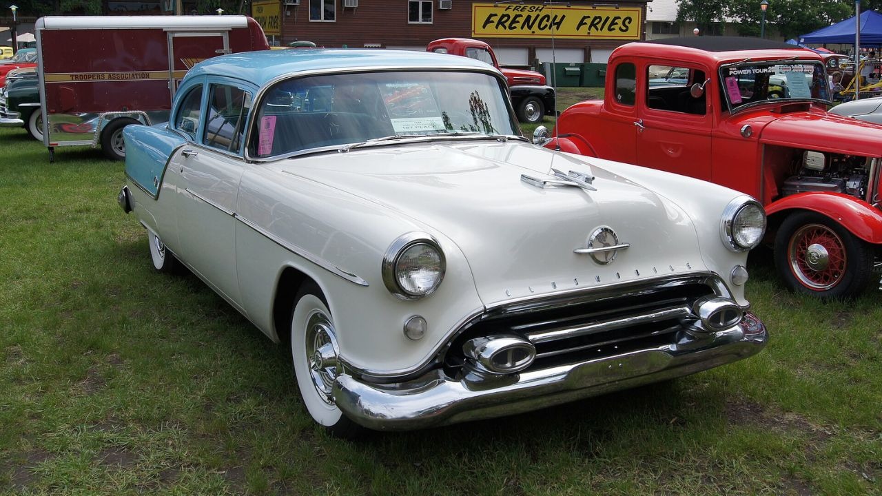 18 Oldsmobiles that felt too powerful for their own factory to keep building