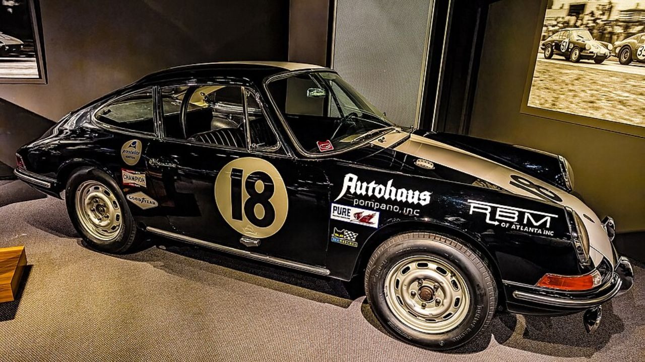 Image Credit: Tomás Del Coro from Fabulous Las Vegas, Nevada, USA – 1964 Porsche 911, CC BY-SA 4.0, via Wikimedia Commons

