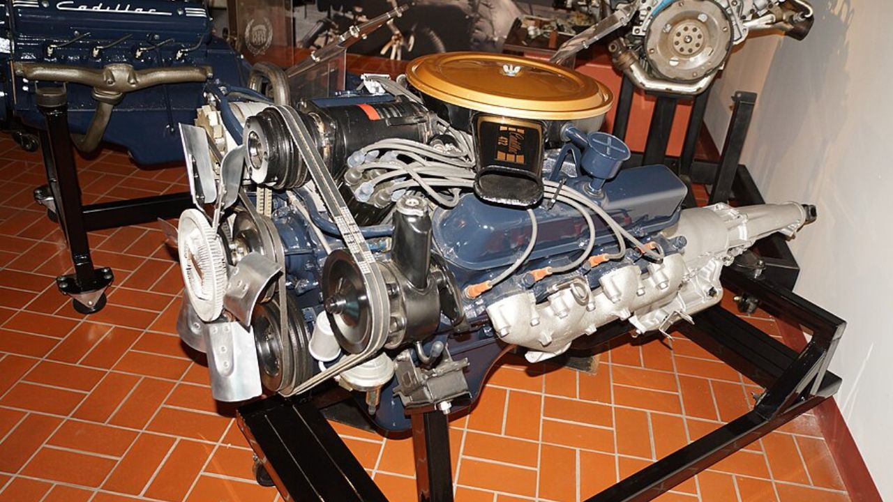 Cadillac 472 V8 engine