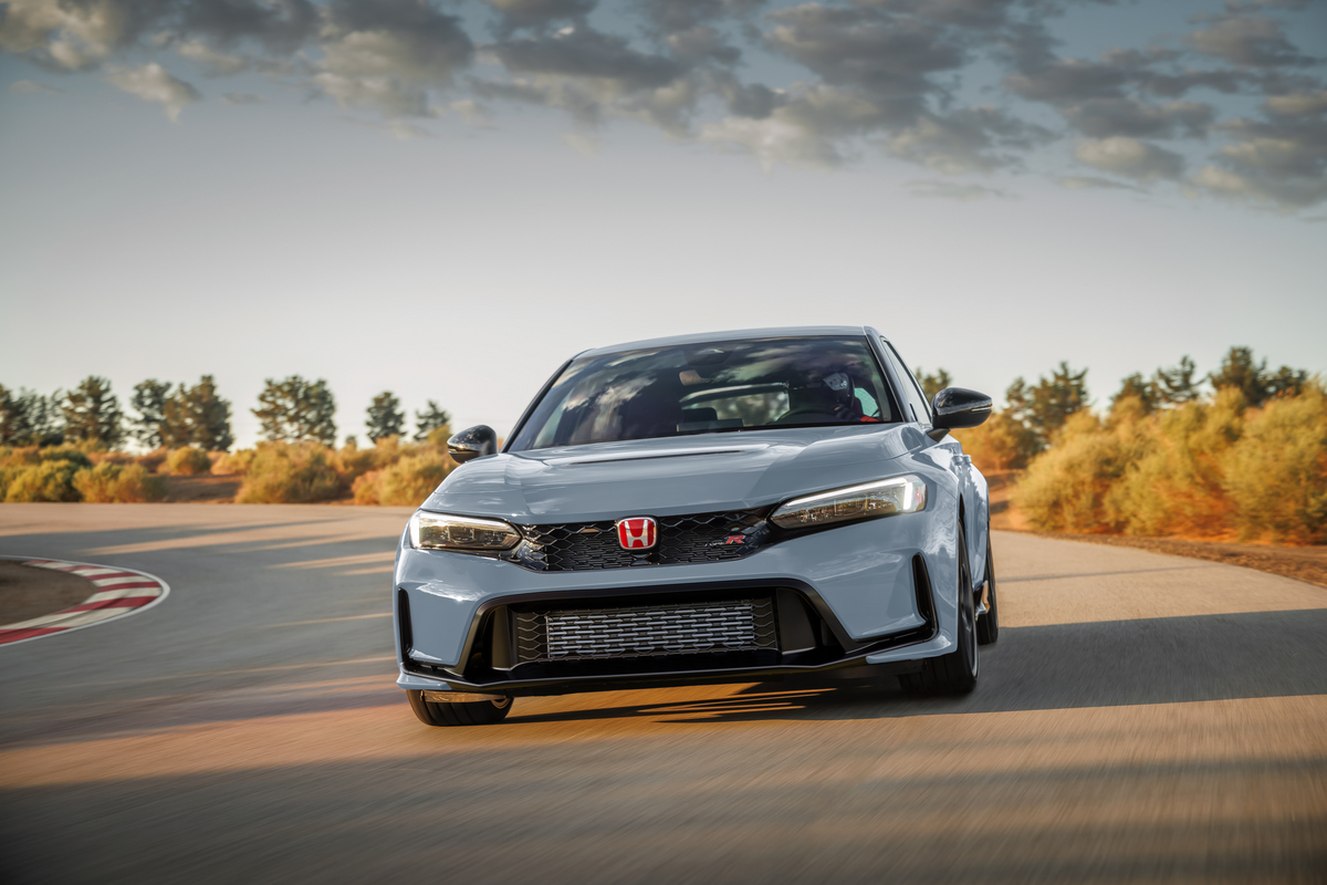 Front of the 2027 Civic Type R with its larger grille opening