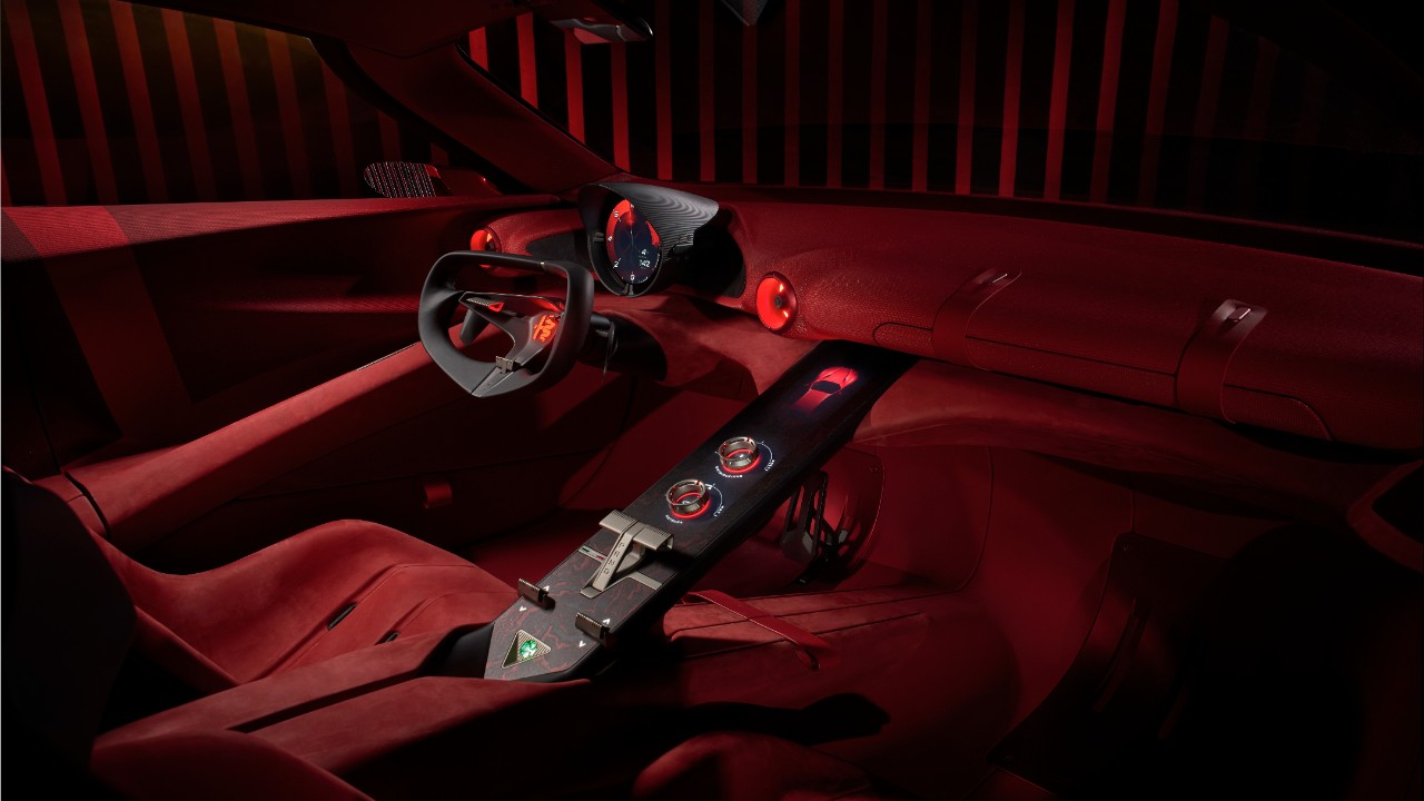 The four-seat cabin of the Alfa Romeo Cuorerosso concept
