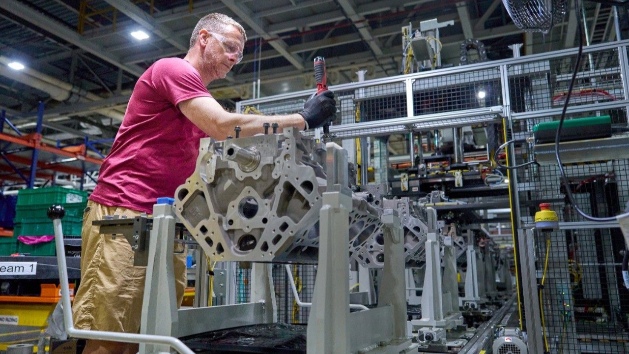 GM’s sixth-gen small-block brings back 350 and 400 cubic inches, with up to 481 hp