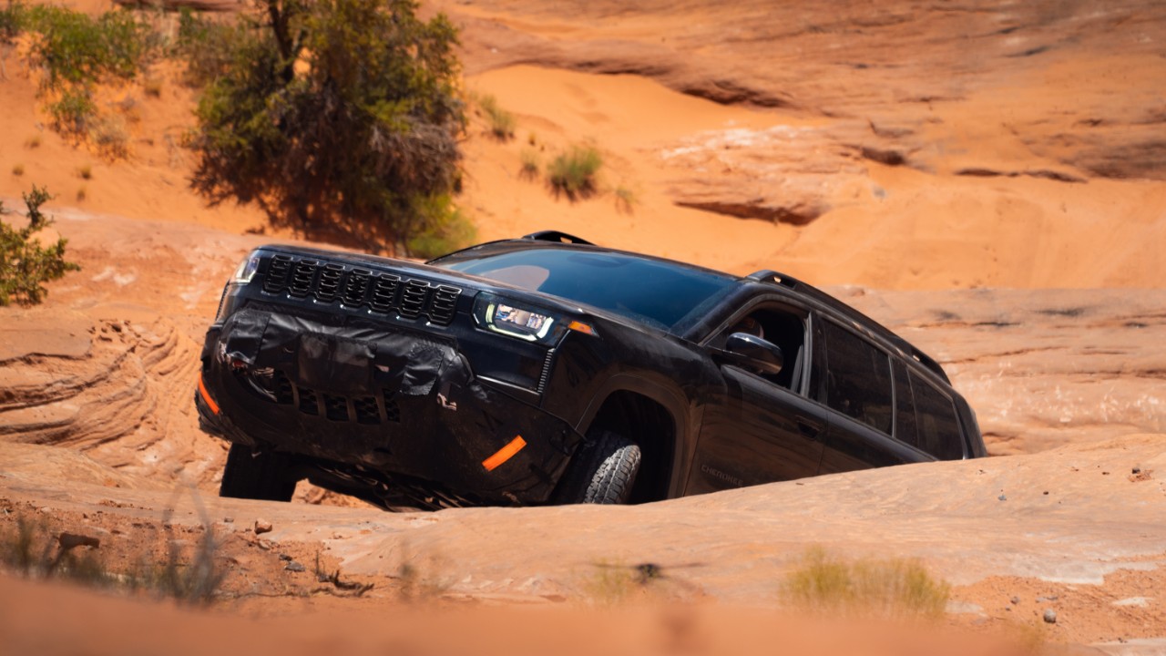2027 Jeep Cherokee Trailhawk rock crawling