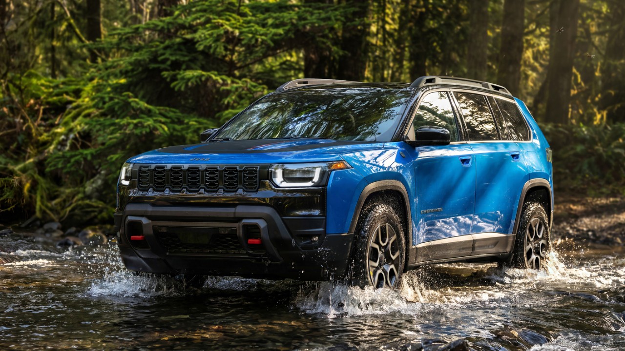 7 details on the 2027 Jeep Cherokee Trailhawk, a hybrid with a two-speed transfer case