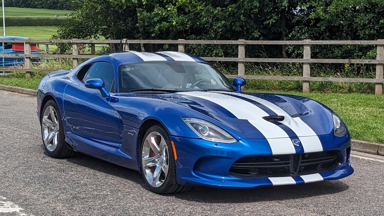 Dodge Viper GTS coupe in blue with white stripes