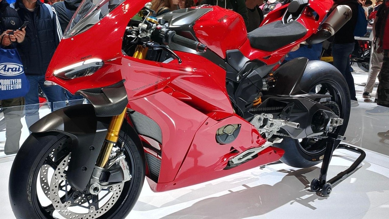 Ducati’s 2027 Panigale V4 revs to 15,000 rpm in second through fifth gear and makes 218 hp