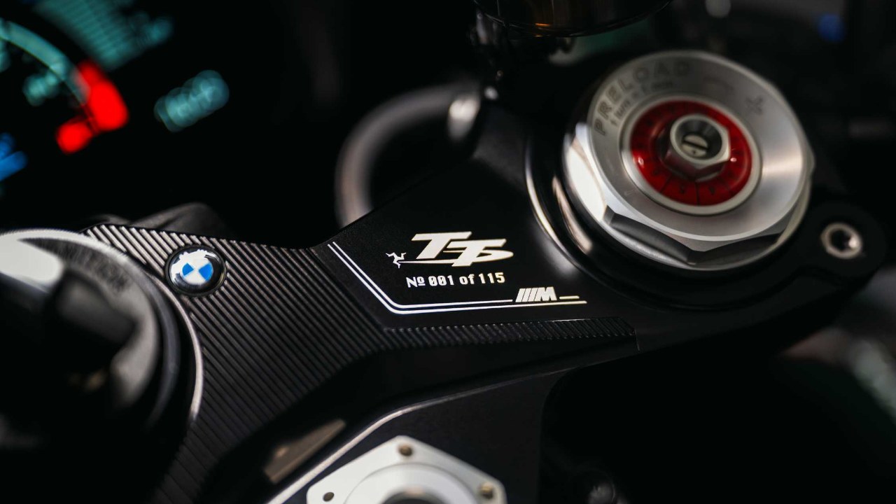 Top yoke of the BMW M 1000 RR Isle of Man TT edition