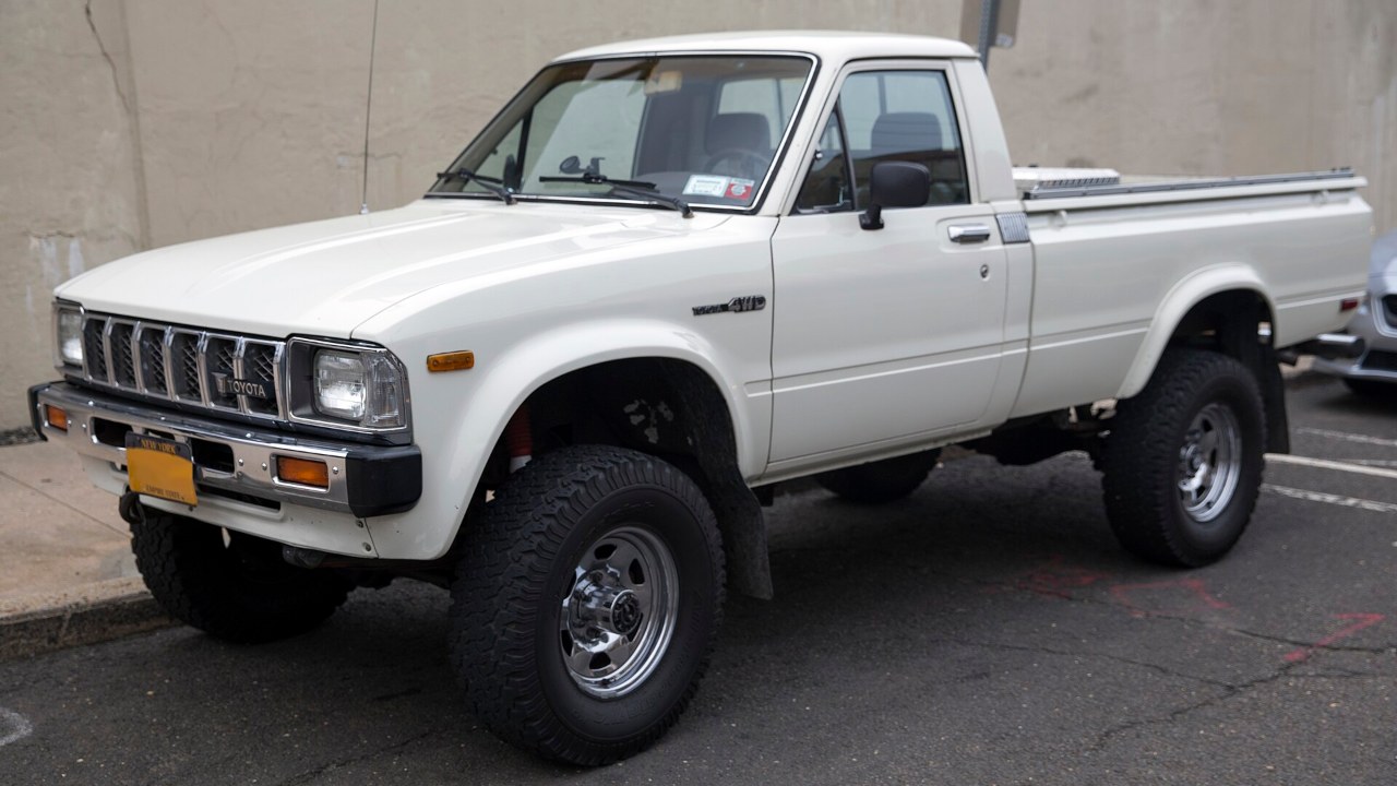 1982 Toyota SR5 4WD pickup with a solid front axle