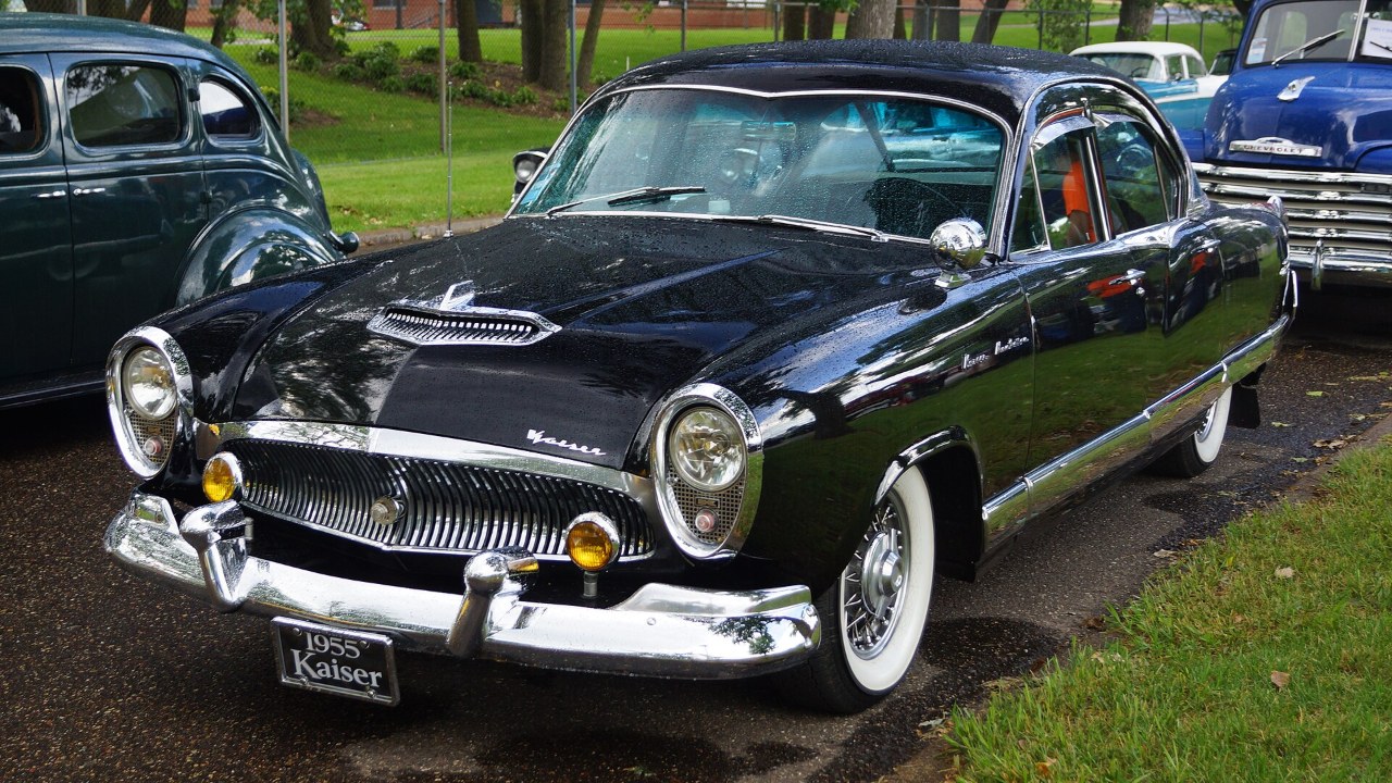 1955 Kaiser Manhattan