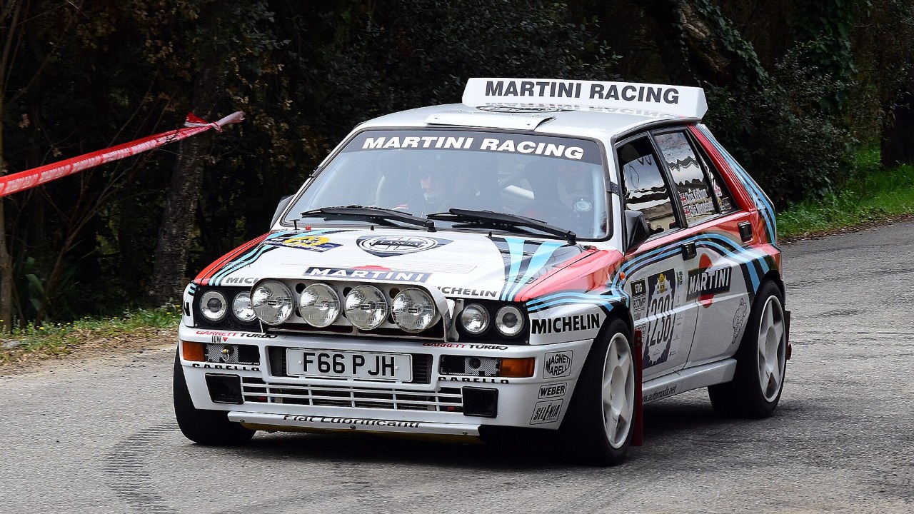 Lancia Delta HF Integrale 16V rally car